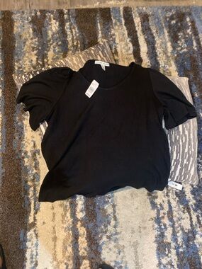 New York Laundry Black Ribbed Puff-Sleeve Tee
